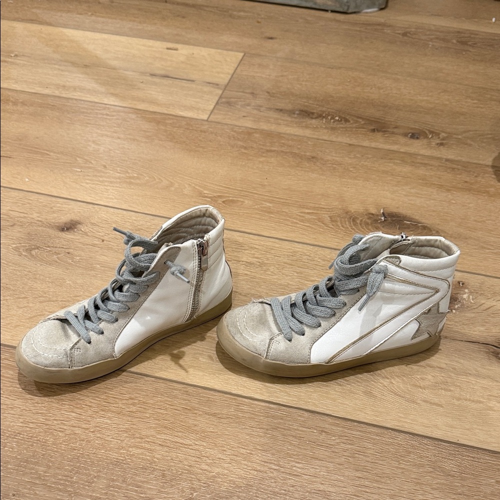 ShuShop Kids Shoes in Gray and White